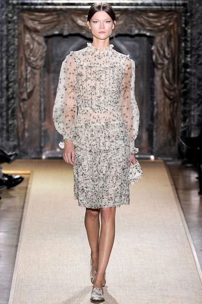 Look 30